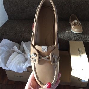 Brand news sperrys